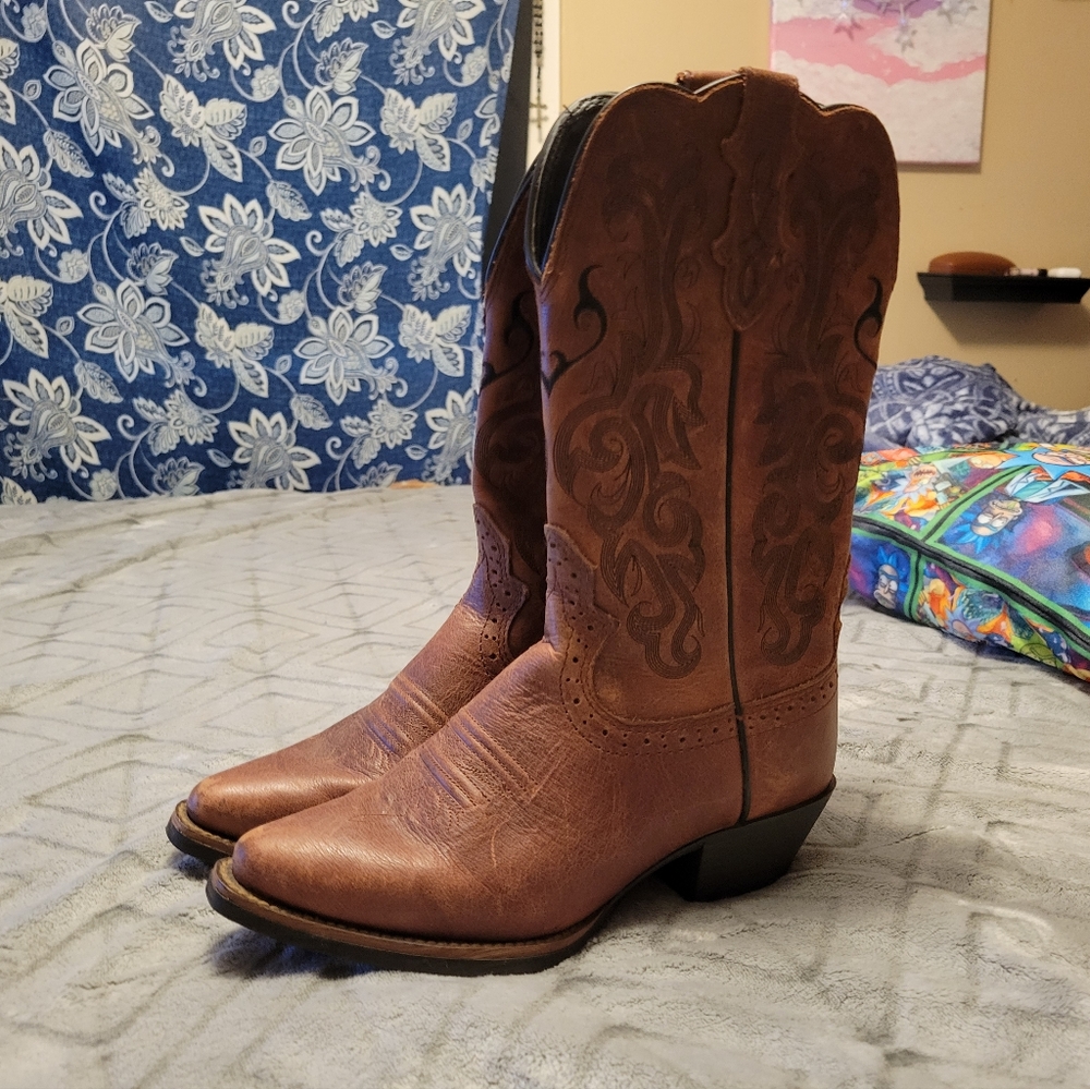 Justin Cowgirl boots size 6